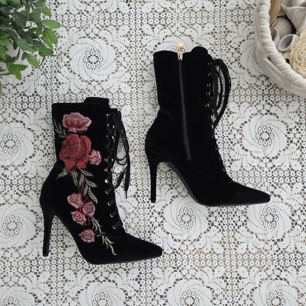 Cape Robbin Black Velvet Lace-Up Ankle Boots with Red Rose Embroidery Size 10 - Picture 2 of 12